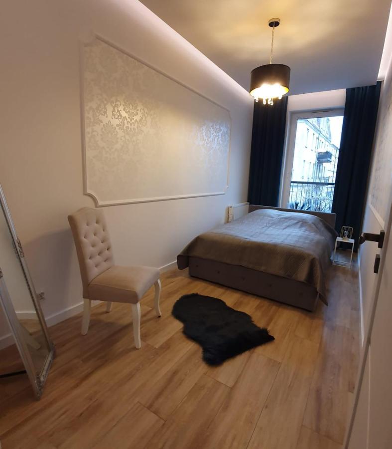 Apartament Skarbowa レシュノ エクステリア 写真